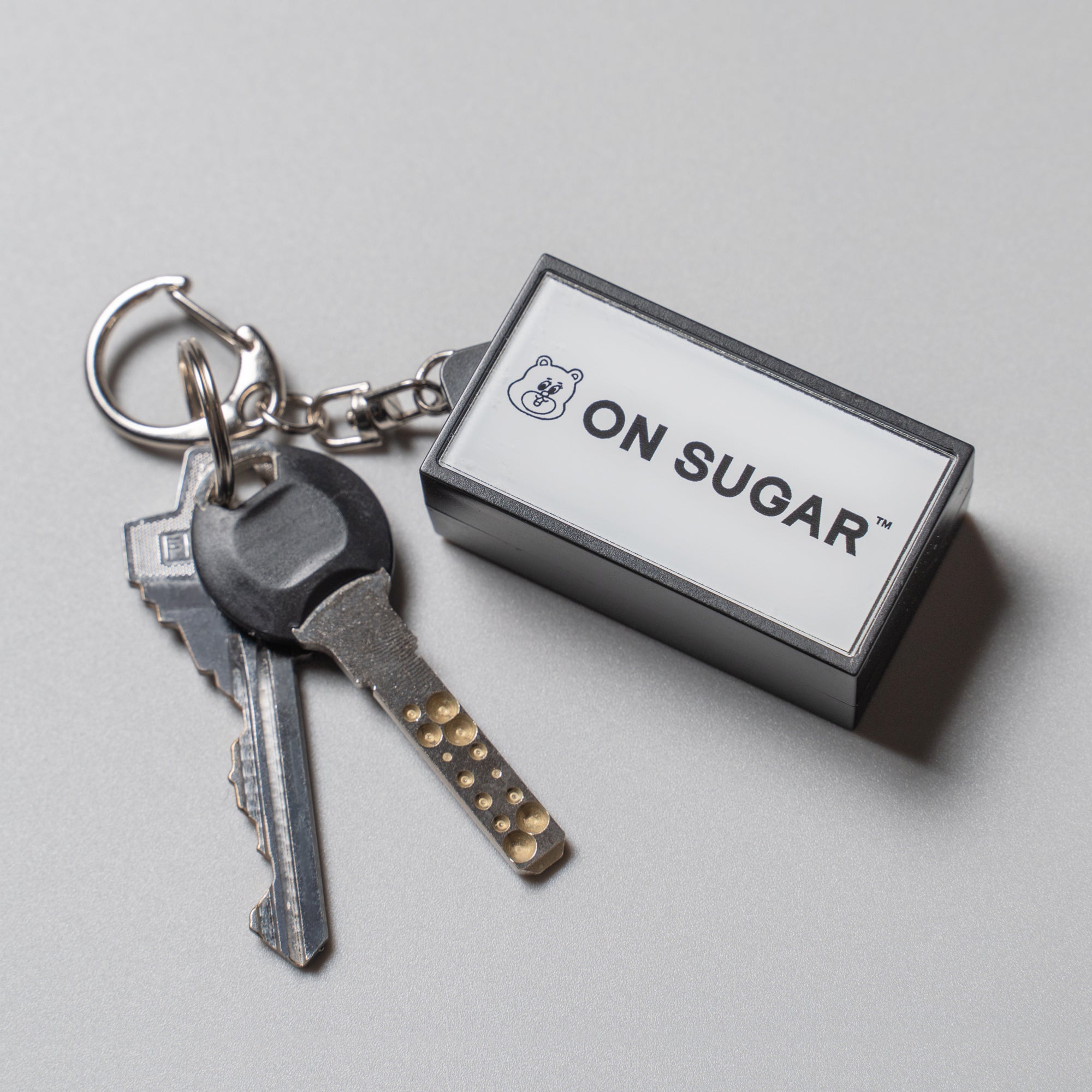 光るキーホルダー