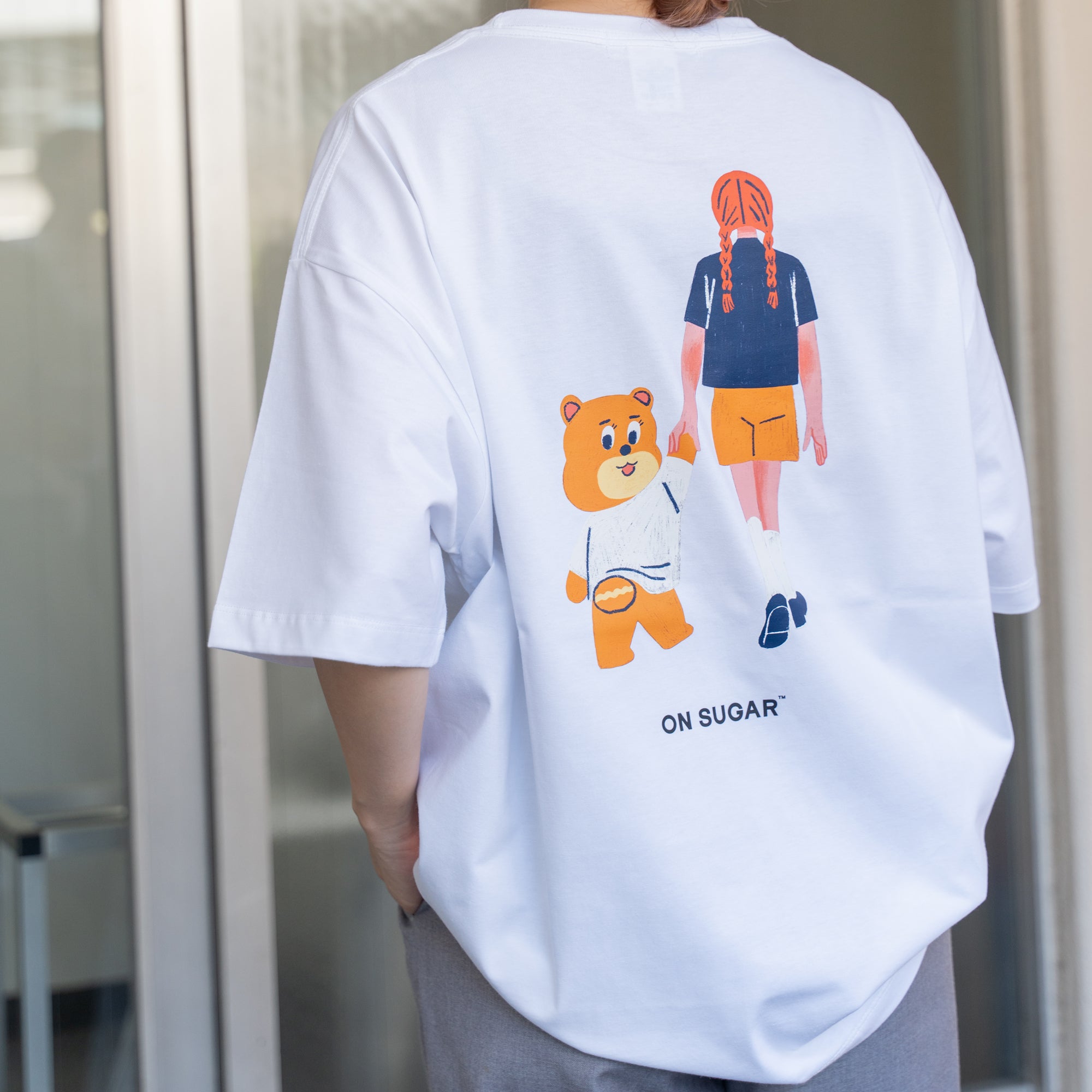 ON SUGAR × Yui Shiraishi｜コラボTシャツ “手をつないで”