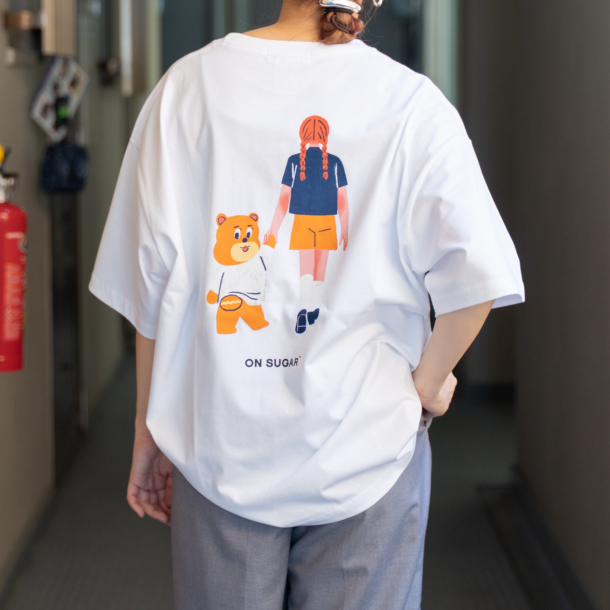 ON SUGAR × Yui Shiraishi｜コラボTシャツ “手をつないで”